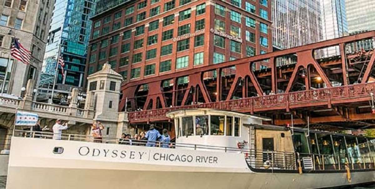chicago river cruise with drinks
