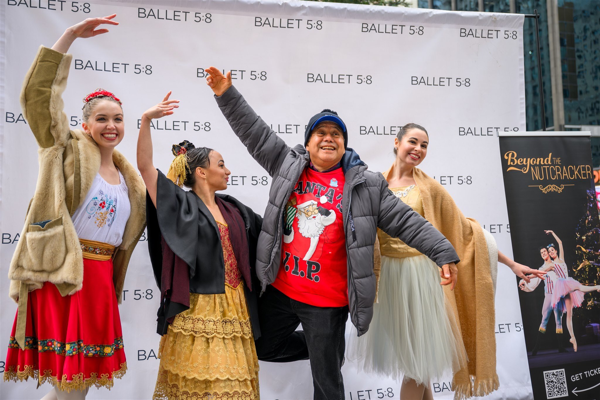 11_Lights_Festival_Ballet_Fans_07