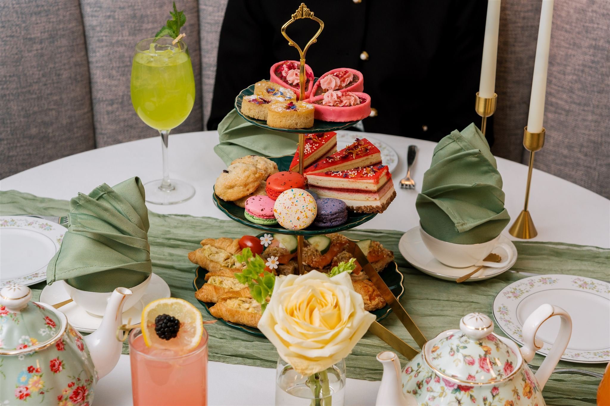 323.26-TheGwen-26_websize